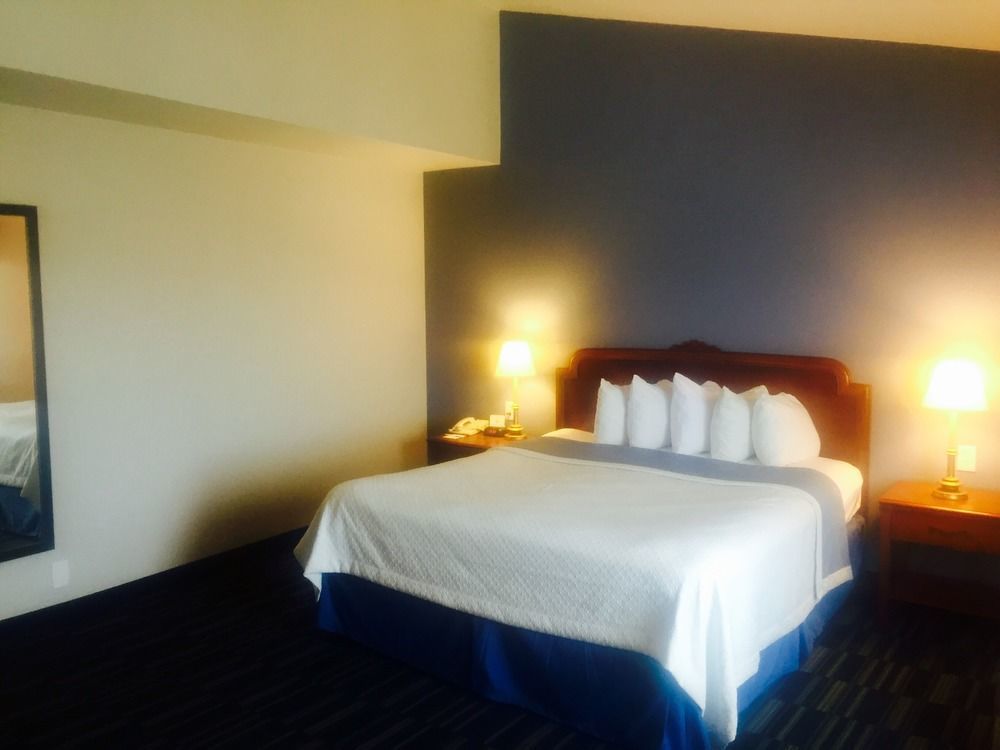 Days By Wyndham Downtown 2*