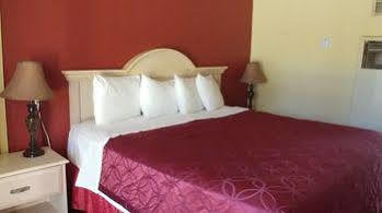 Motel Americas Value Presidents On Munras 2*
