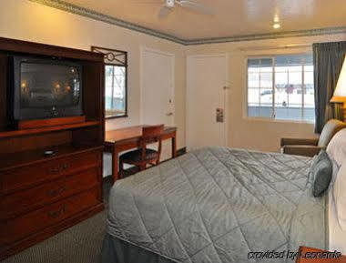 Ramada By Wyndham 3* Monterey