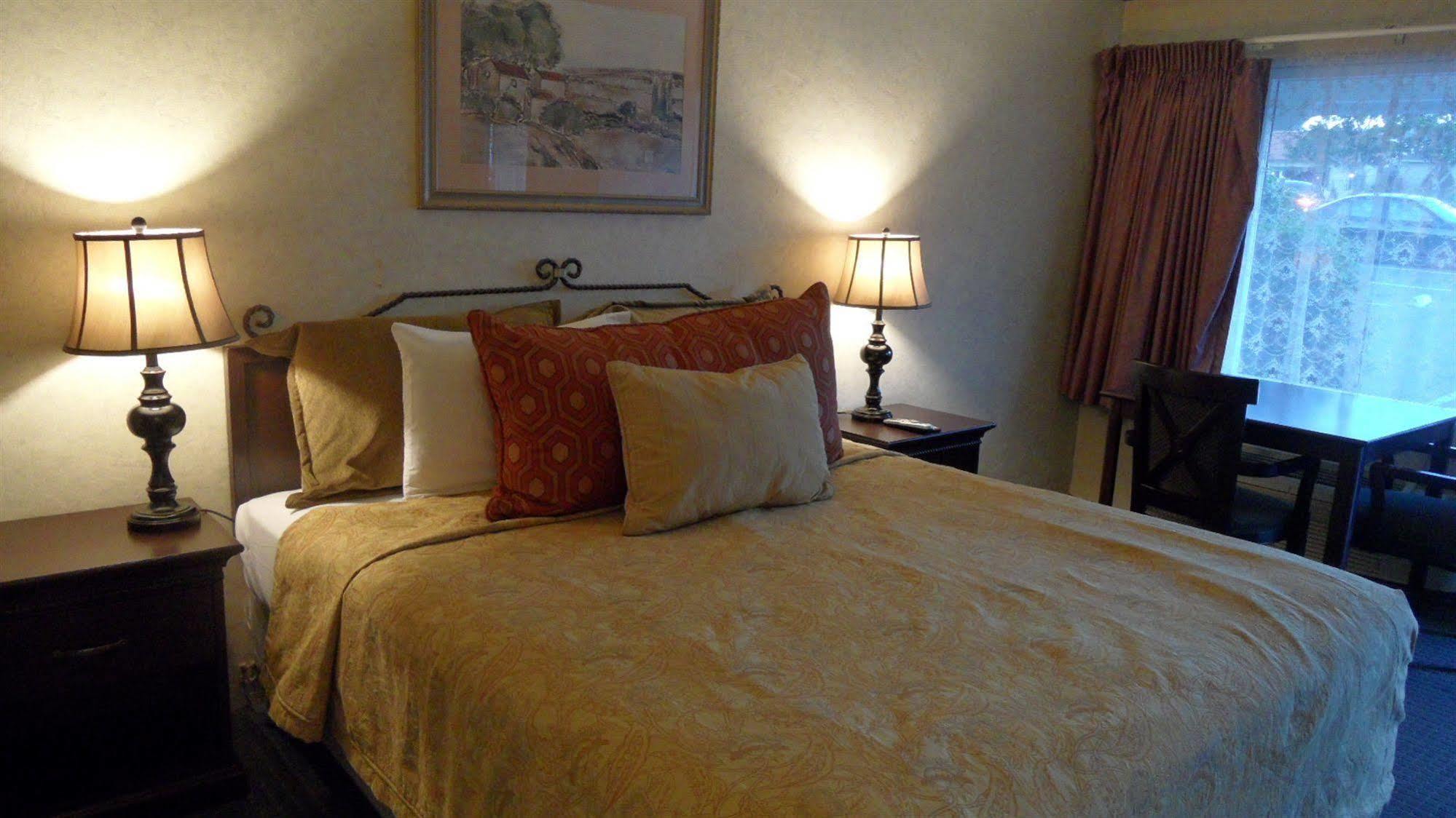 Casa Verde * Monterey