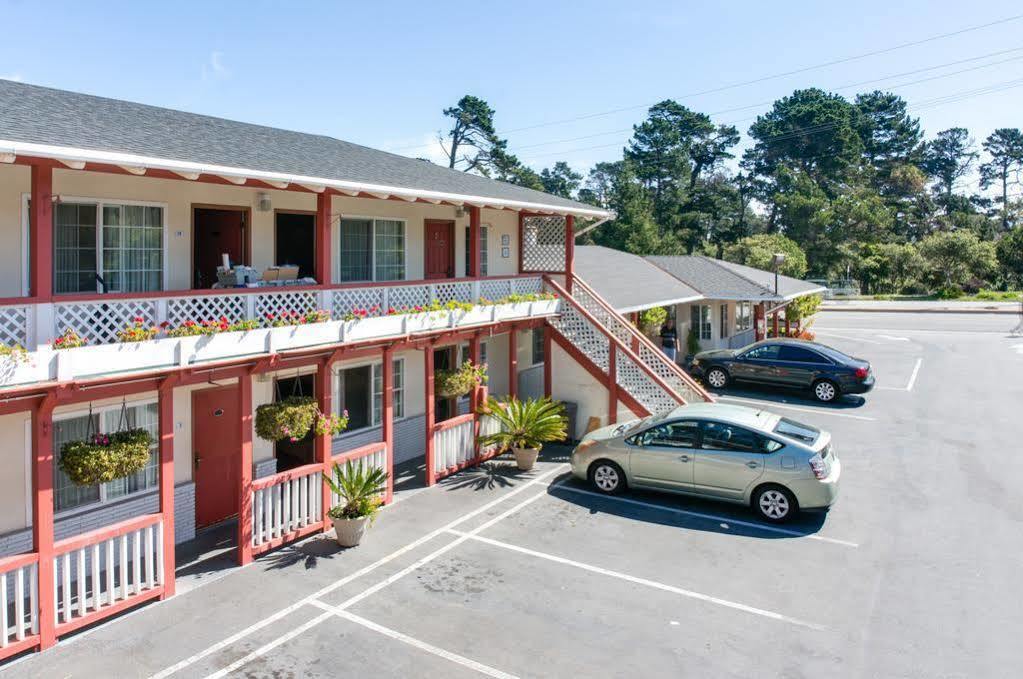 Pines Motel