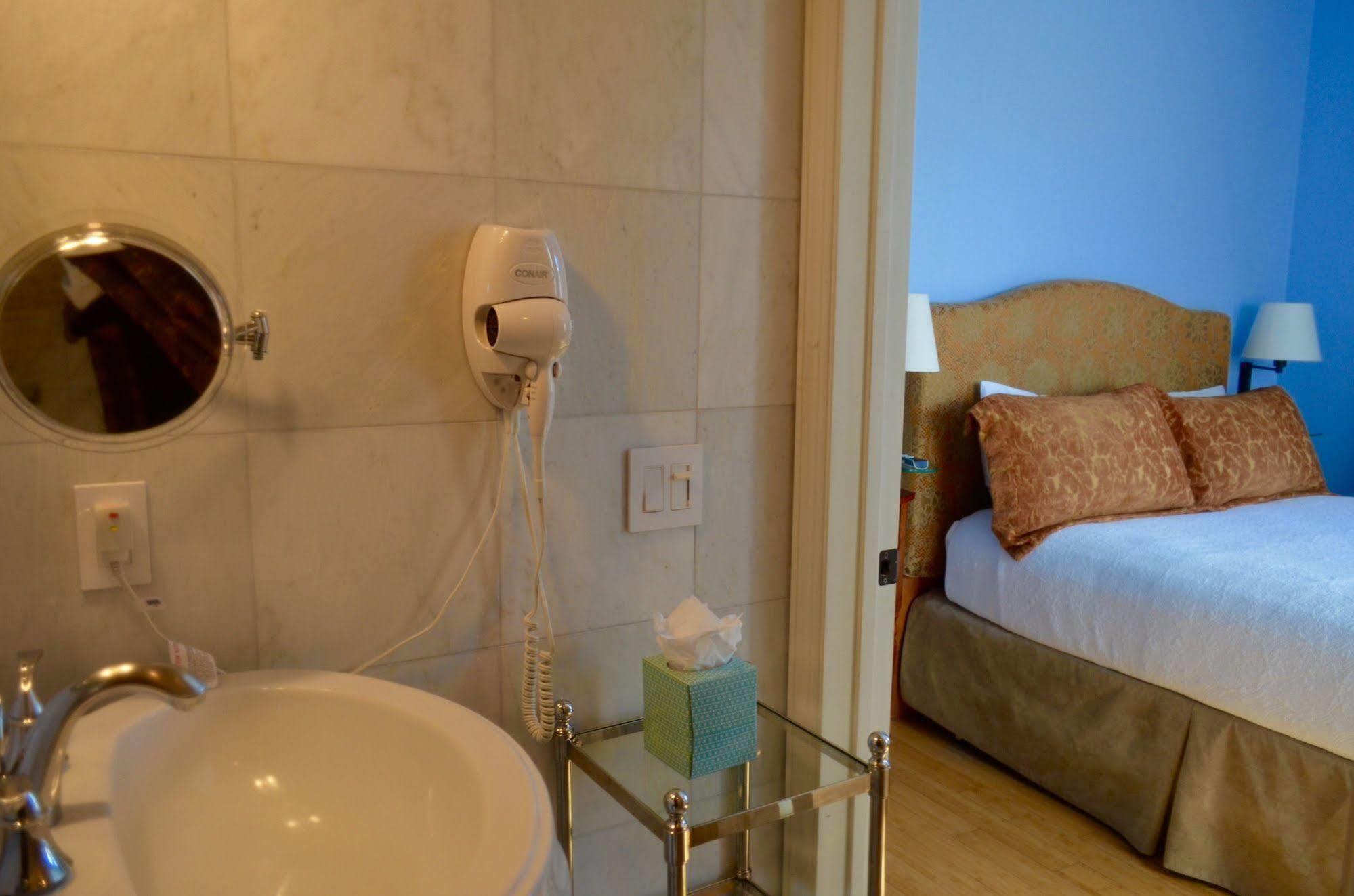 1110 (adults Only) 4* Monterey