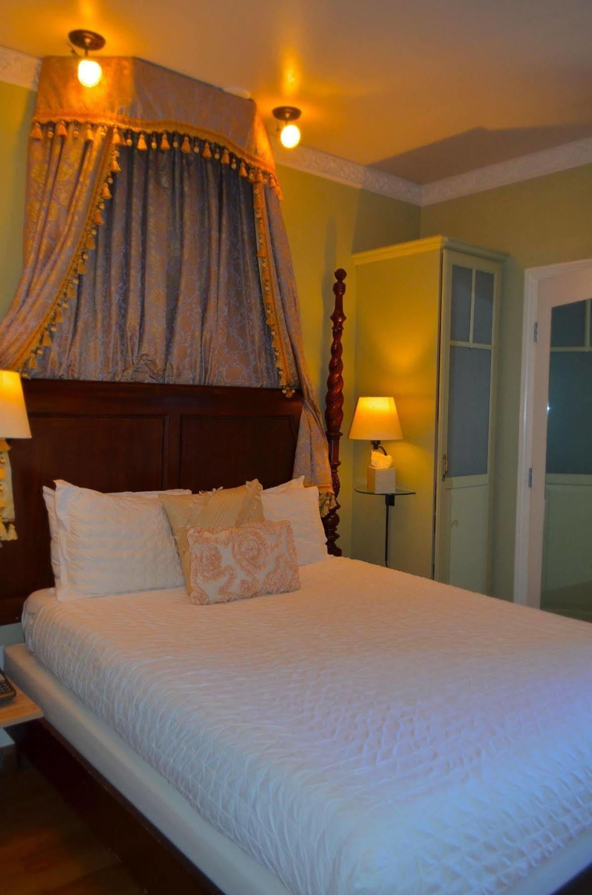 1110 (adults Only) 4* Monterey
