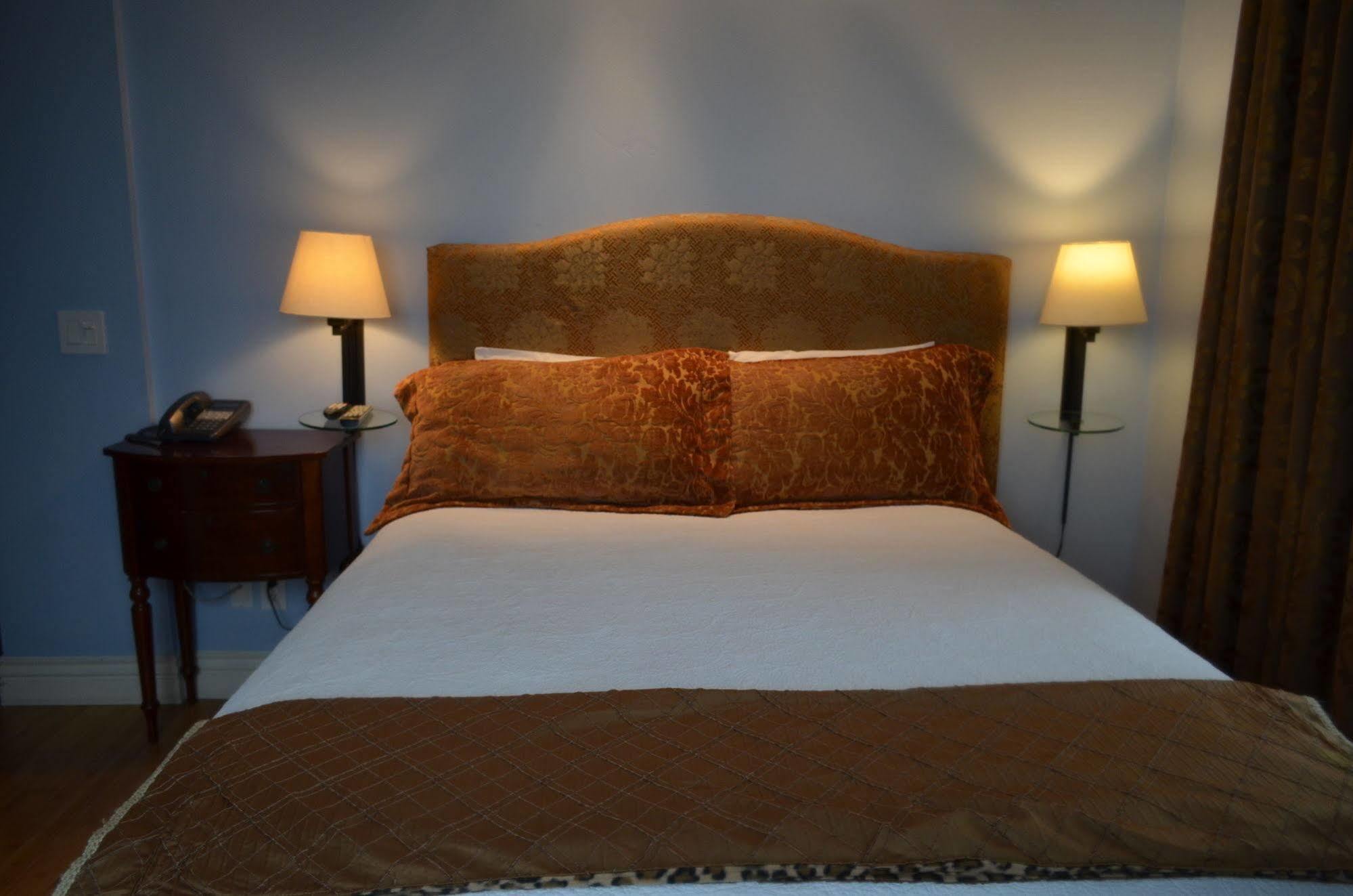 1110 (adults Only) 4* Monterey