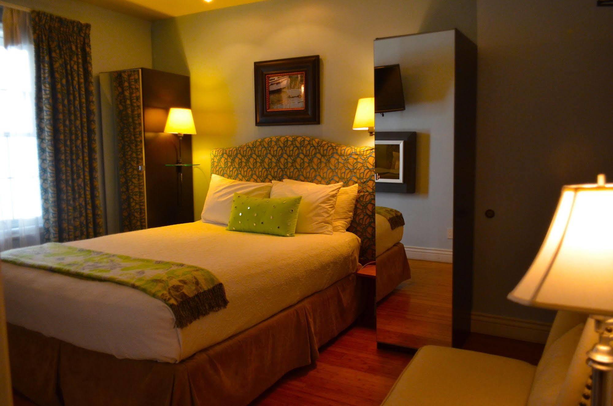 1110 (adults Only) 4*