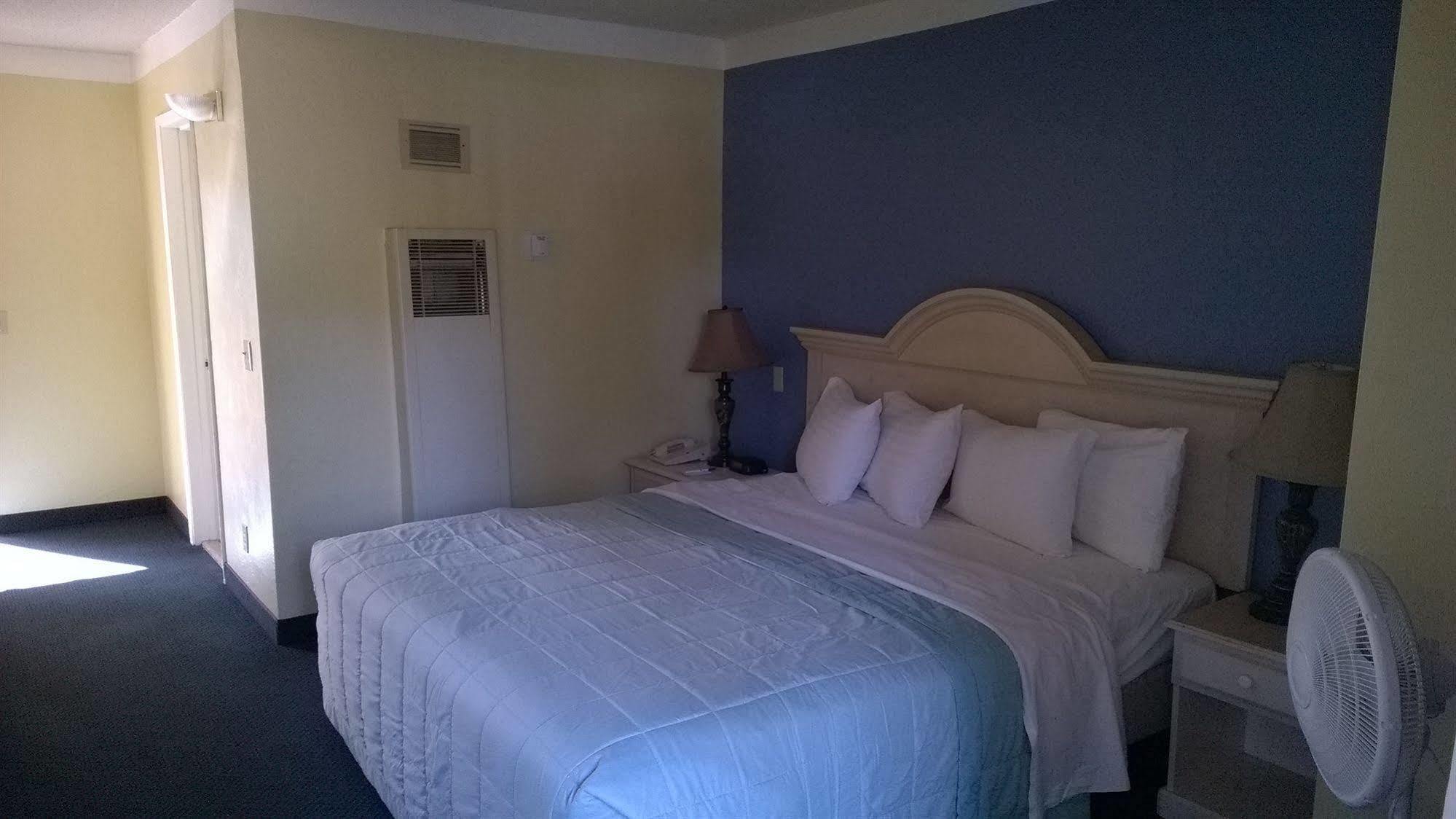 Motel Americas Value Presidents On Munras Monterey