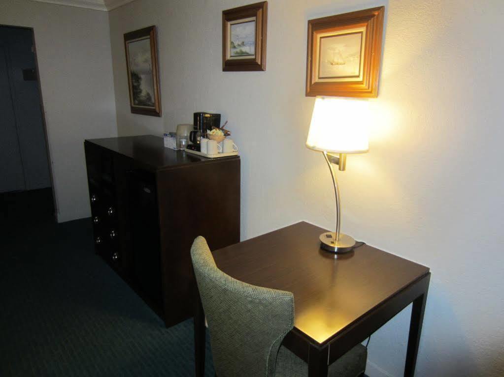 Hotel Cannery Row