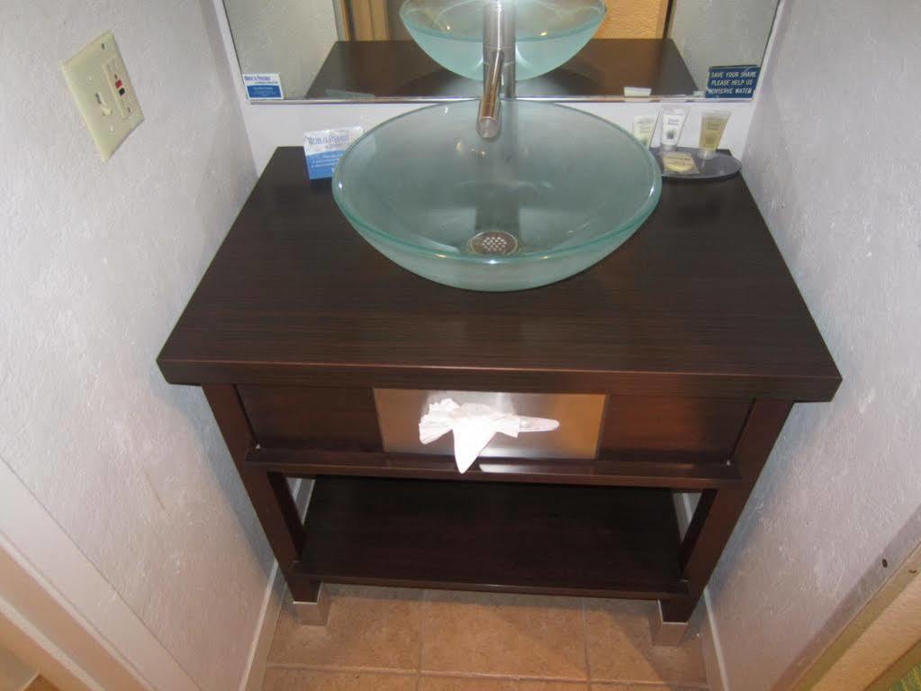 Cannery Row Hotel 2*