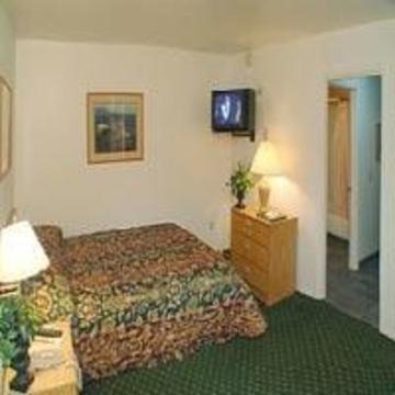 Americas Value & Hotel Monterey