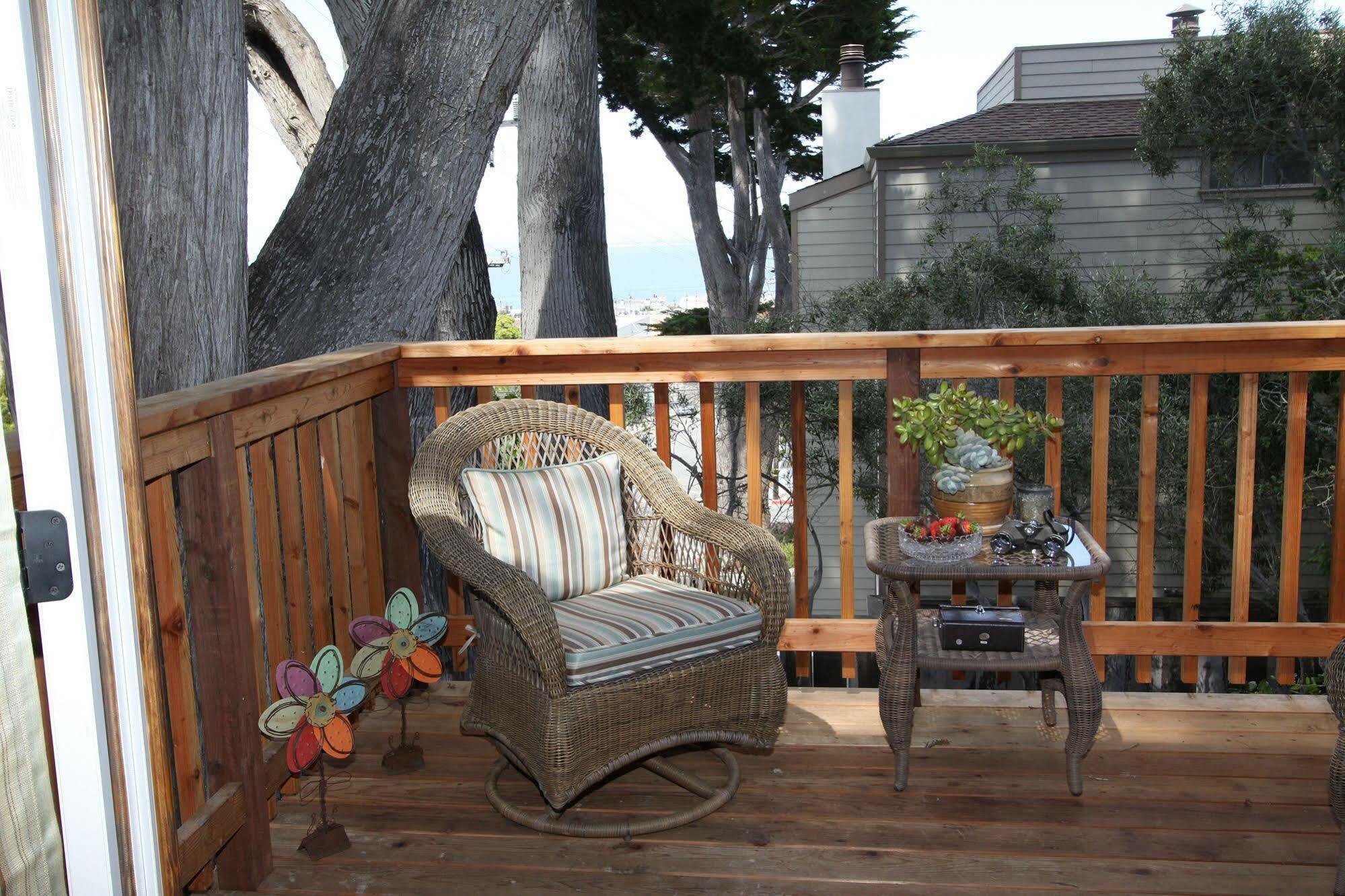 The Jabberwock 3* Monterey