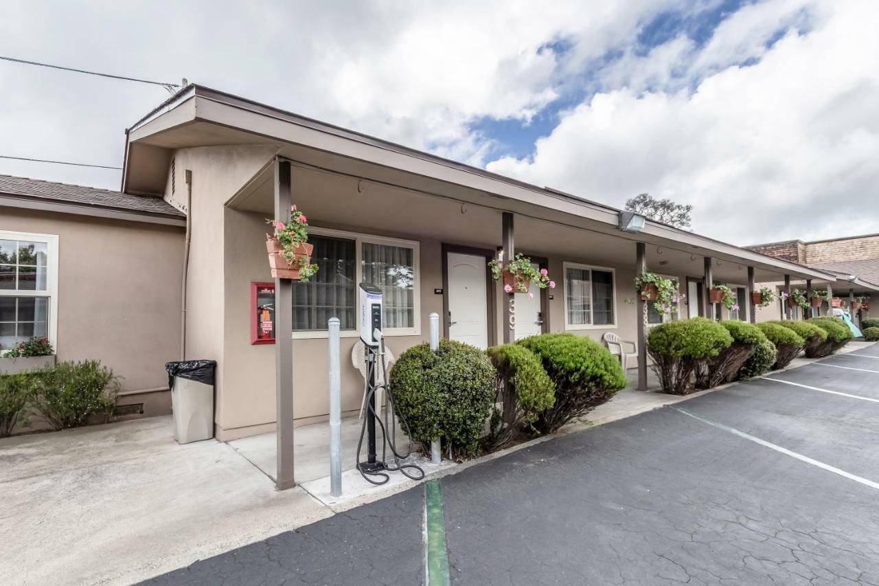 Motel Lone Oak 2*