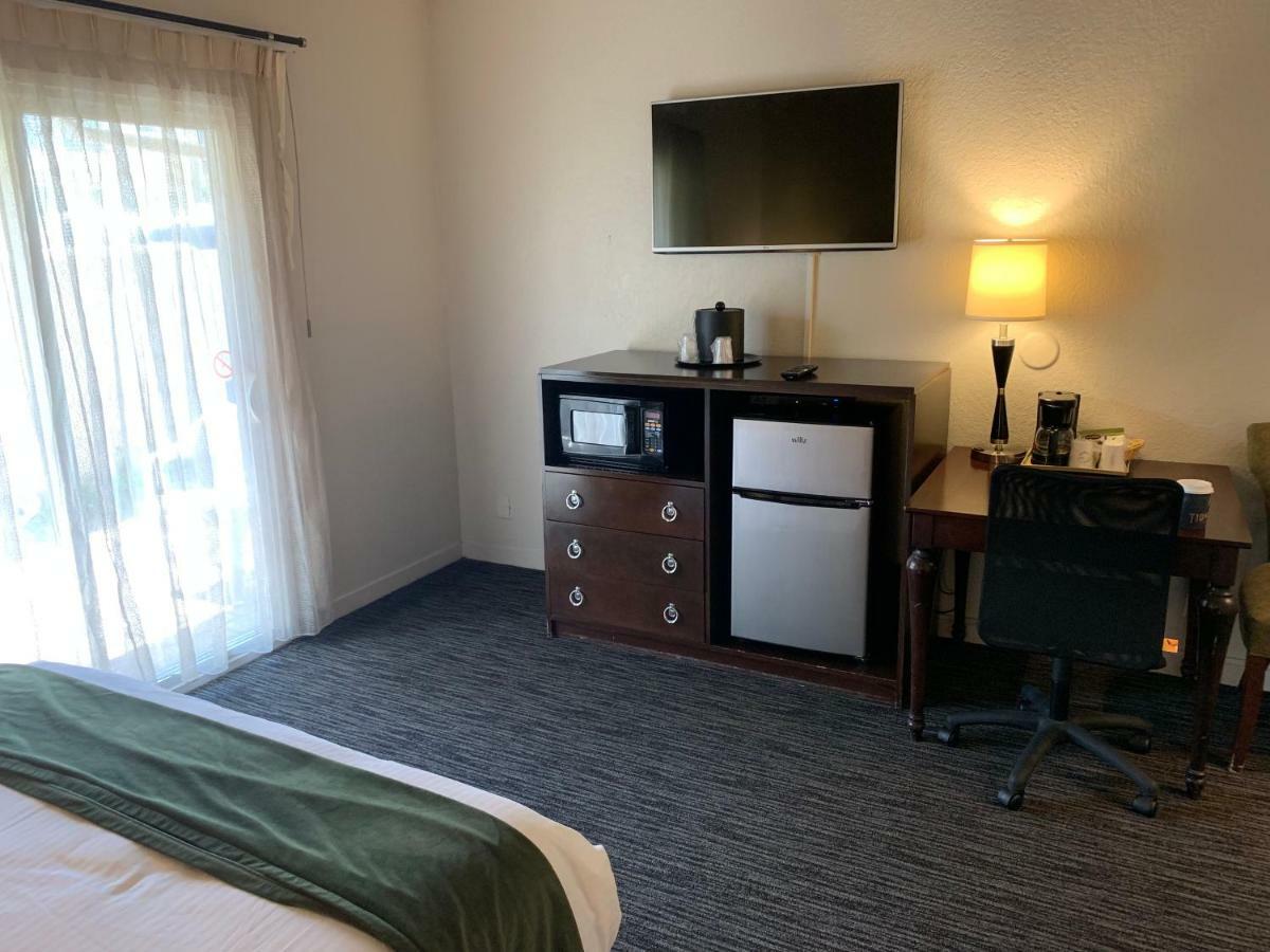 Cannery Row Hotel 2*