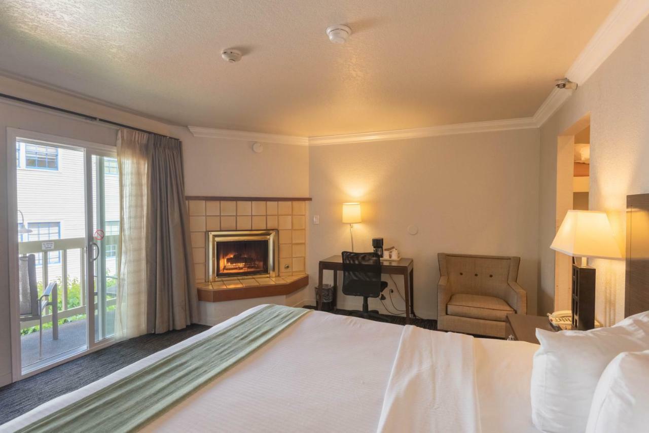 Cannery Row Hotel