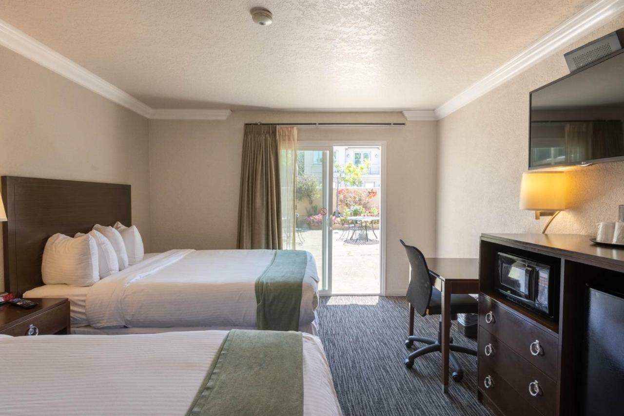 Hotel Cannery Row 2*