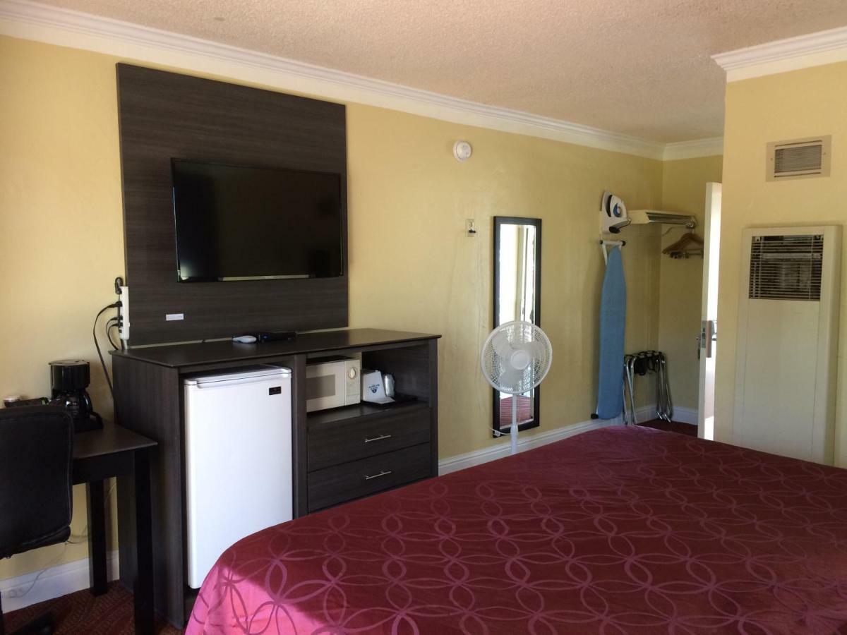 Motel Americas Value Presidents On Munras