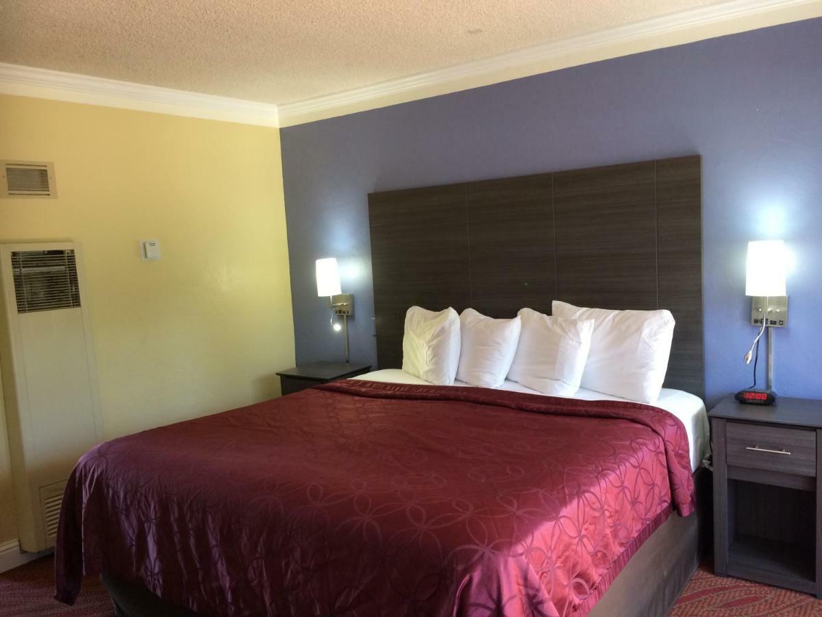 Motel Americas Value Presidents On Munras