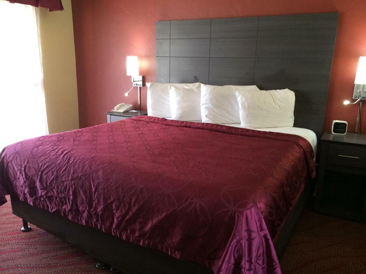 Americas Value Presidents On Munras Motel Monterey