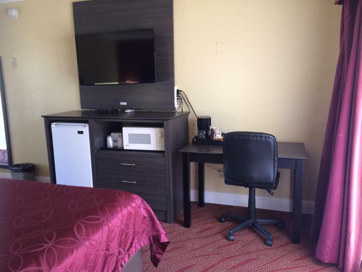 Americas Value Presidents On Munras Motel 2*