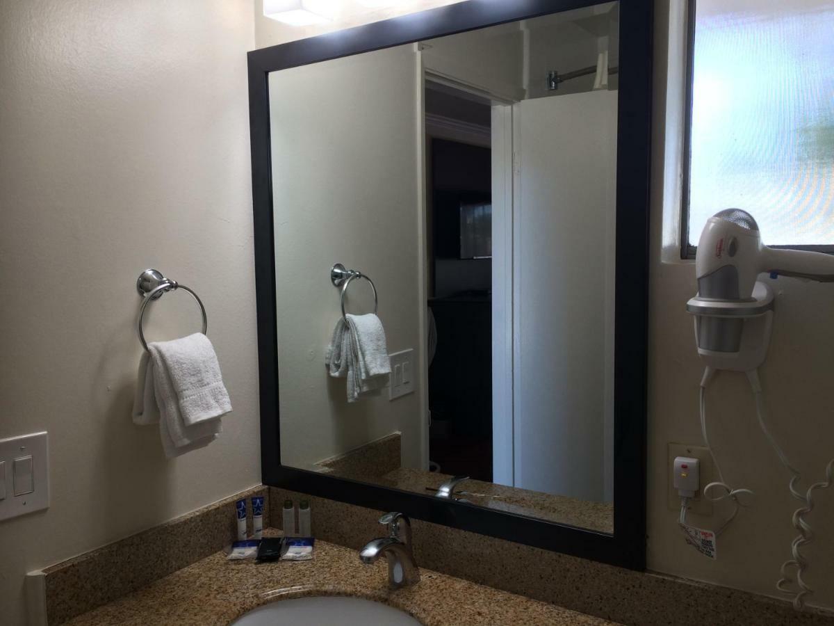 Motel Americas Value Presidents On Munras
