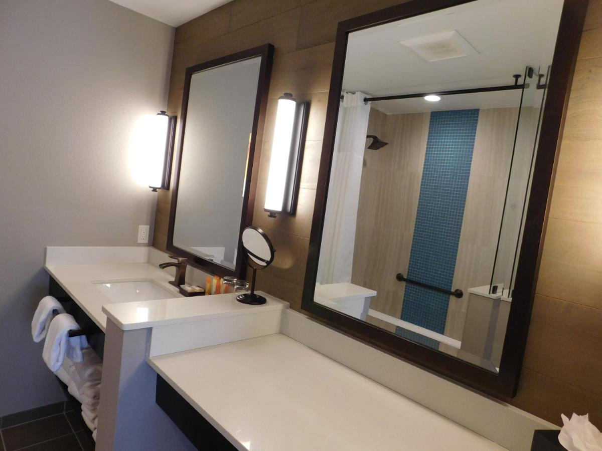 Wave Street Hotel