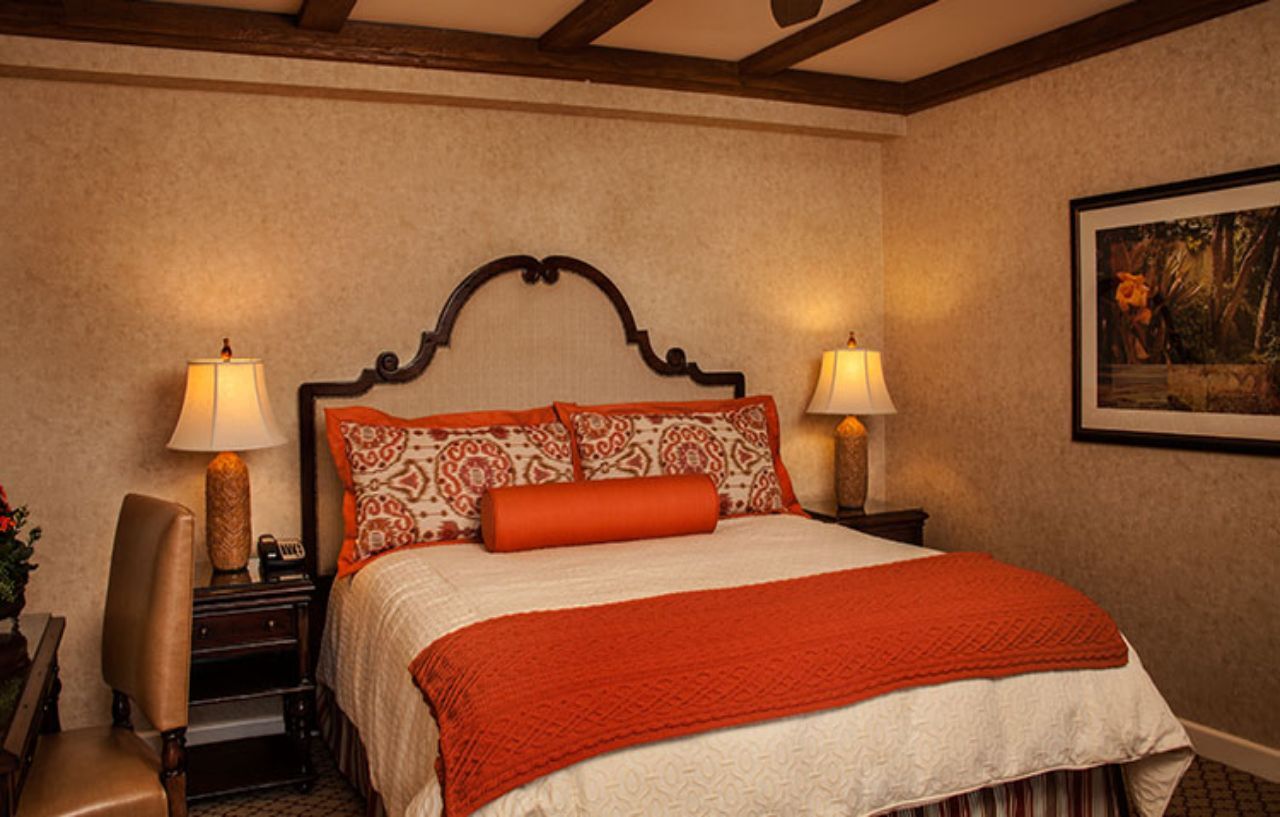 Casa Munras Garden & Resort