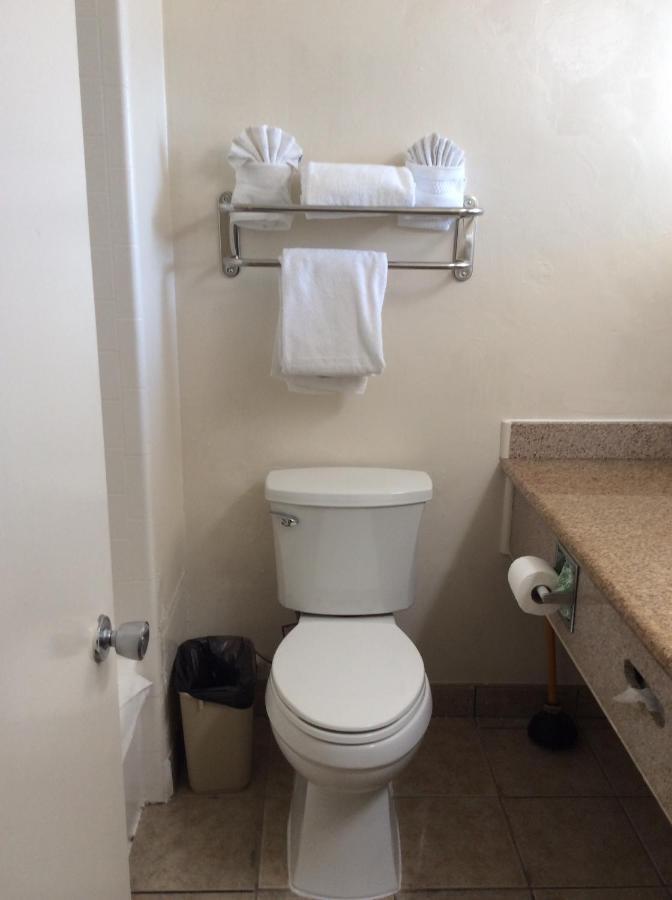 Americas Value Presidents On Munras Motel