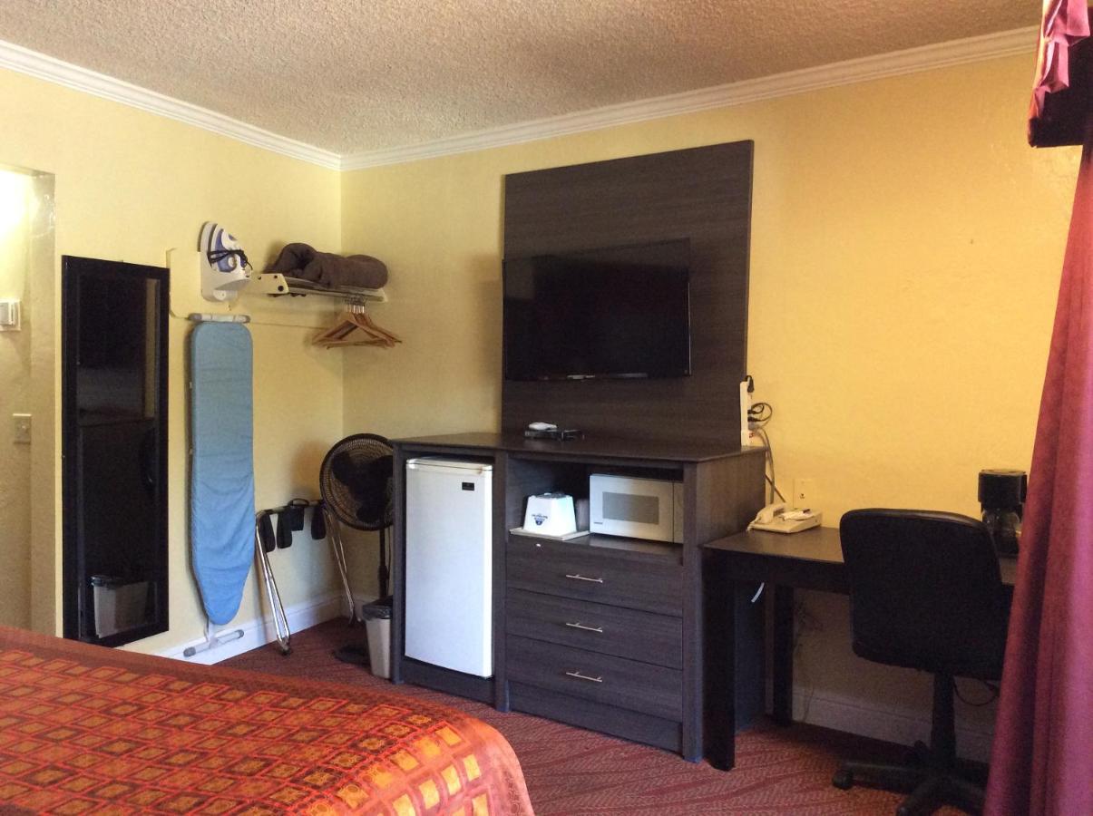 Americas Value Presidents On Munras Motel