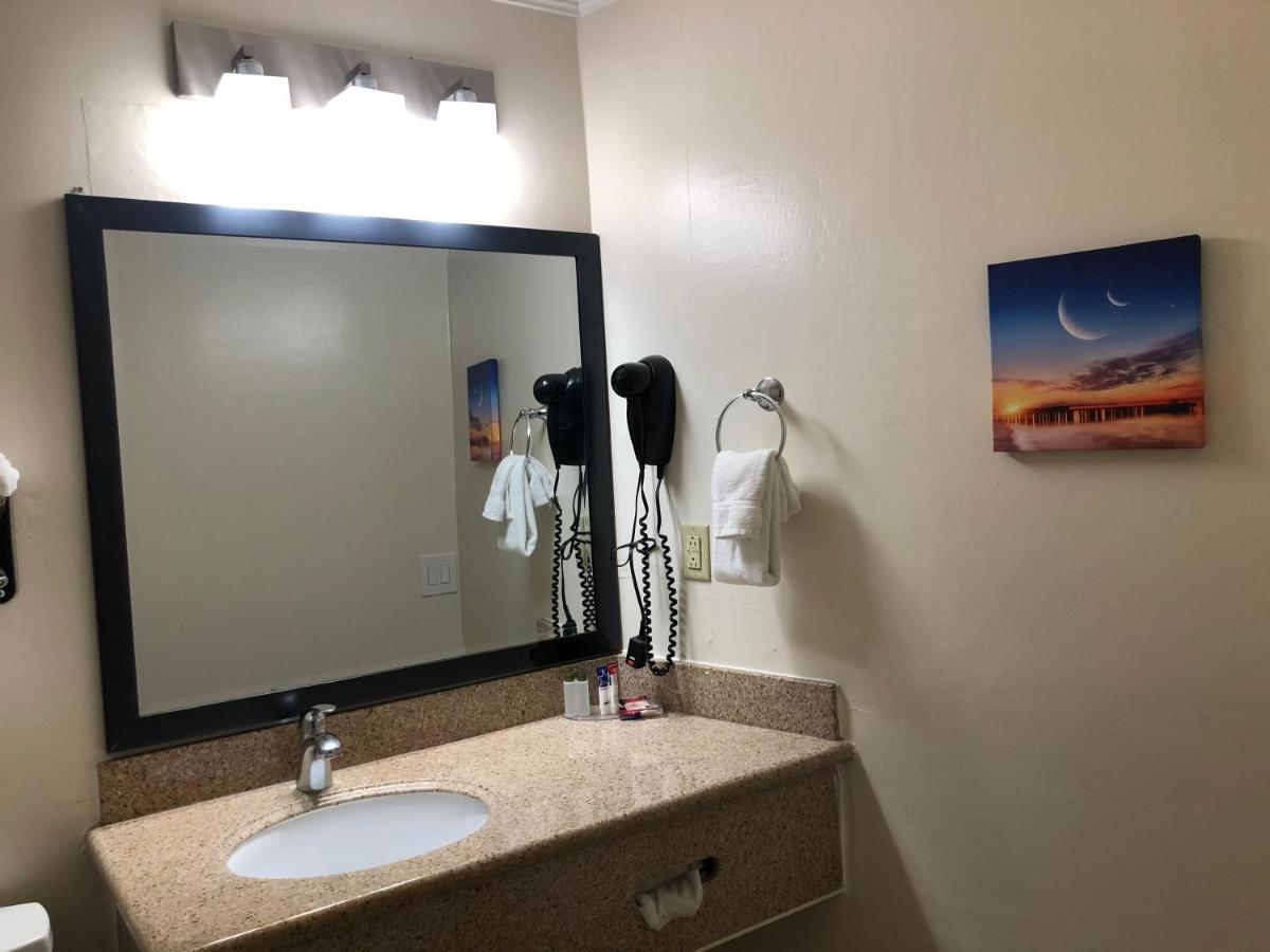 Motel Americas Value Presidents On Munras