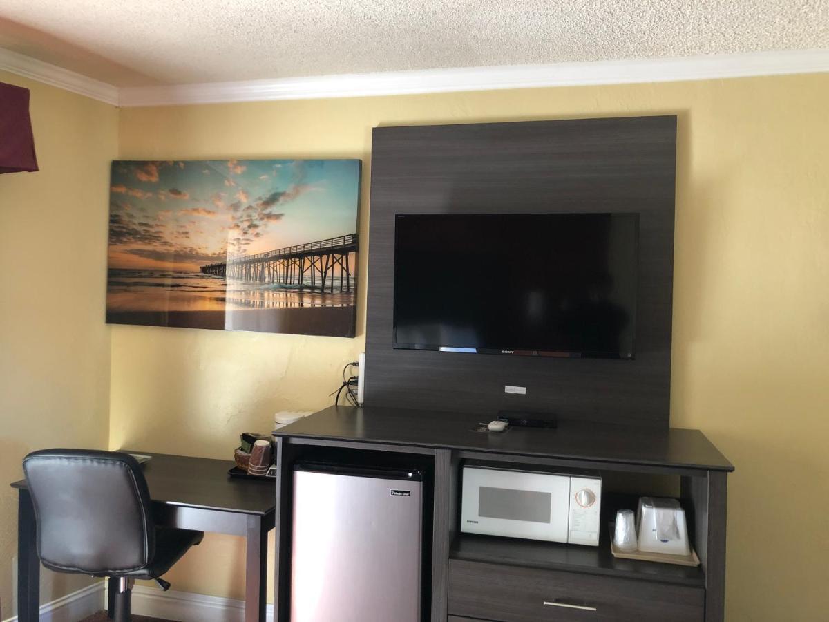 Motel Americas Value Presidents On Munras 2*