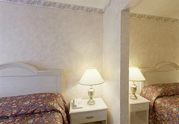 Americas Value Presidents On Munras Motel 2*