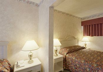 Americas Value Presidents On Munras Motel 2*