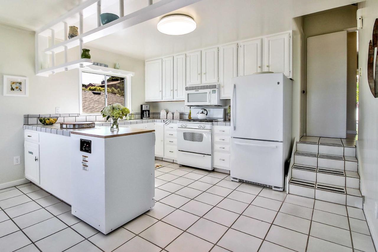 Stunning With Views Right On The Bay! * Monterey