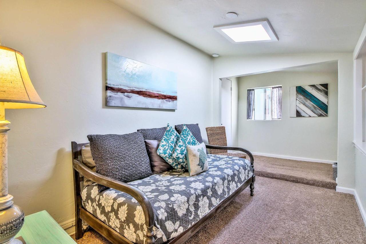Holiday home Stunning With Views Right On The Bay!