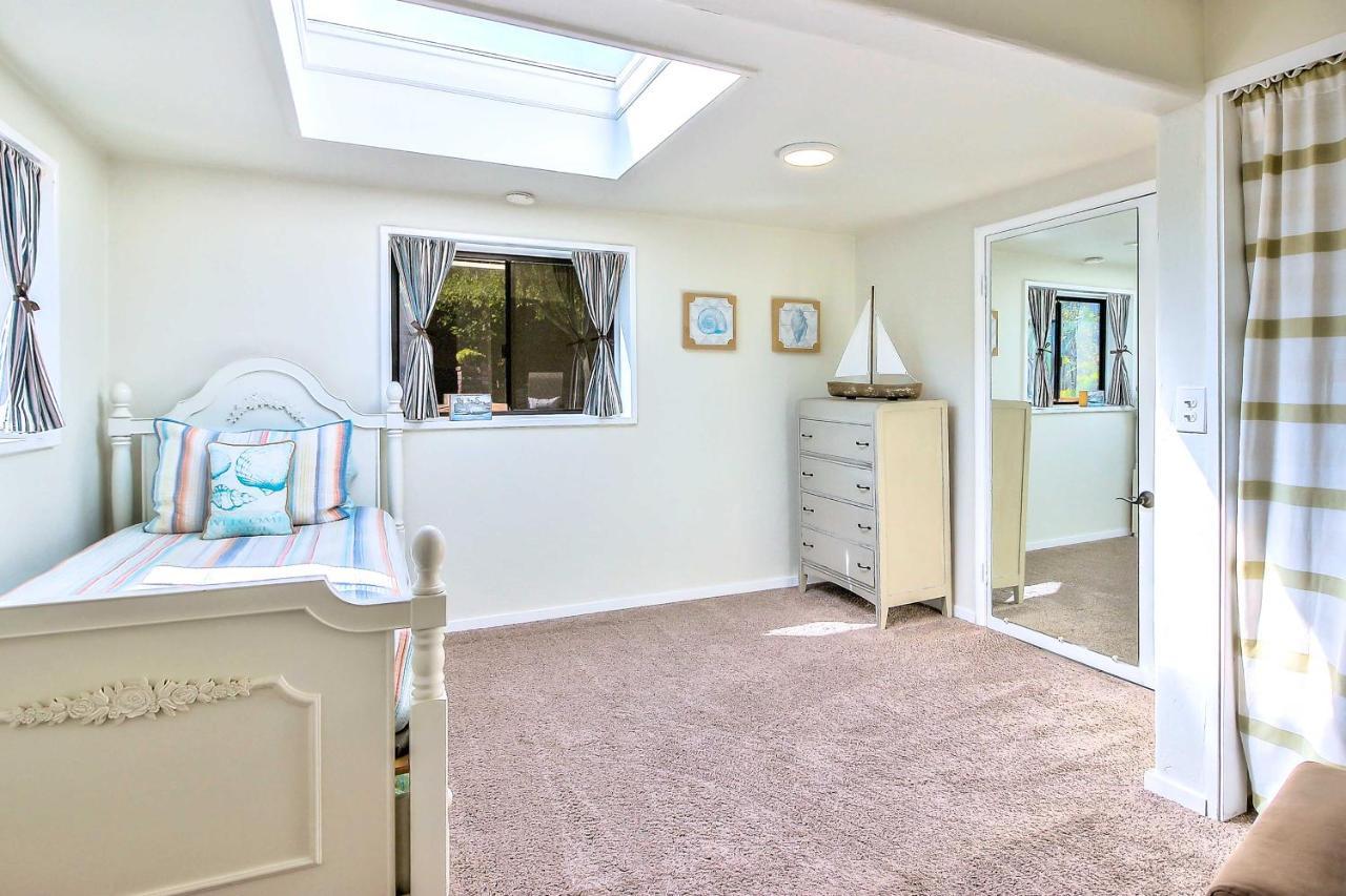 Stunning With Views Right On The Bay! *