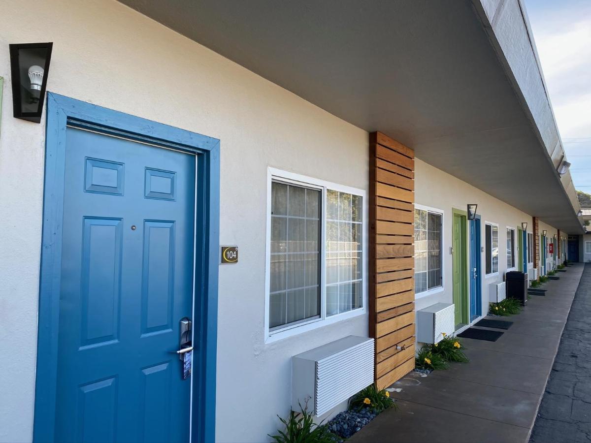 Super 8 By Wyndham Motel Monterey